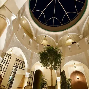 3* رياد La Claire Fontaine